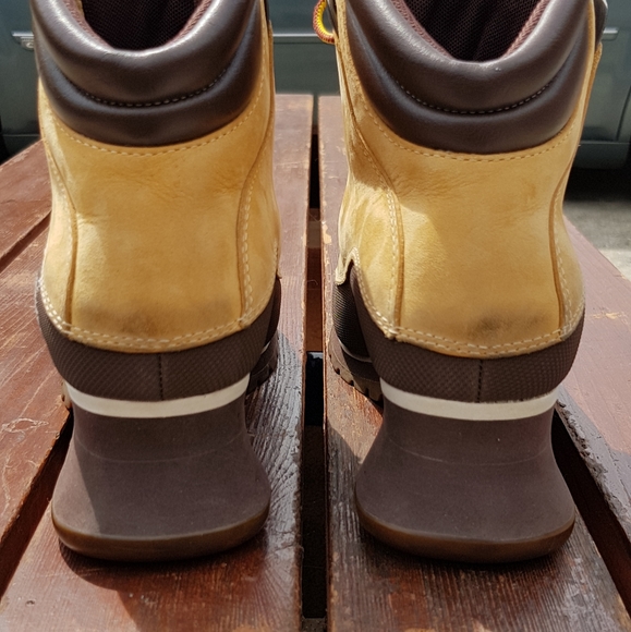 Timberland Women 2" inch heel boots - Picture 8 of 9